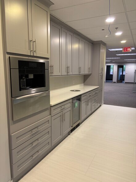 More Photos Of 199 Pomeroy Rd, Parsippany Office For Lease