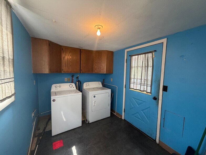 More Photos Of 114 Elm Street, Cortland Storefront Retail Residential For Sale