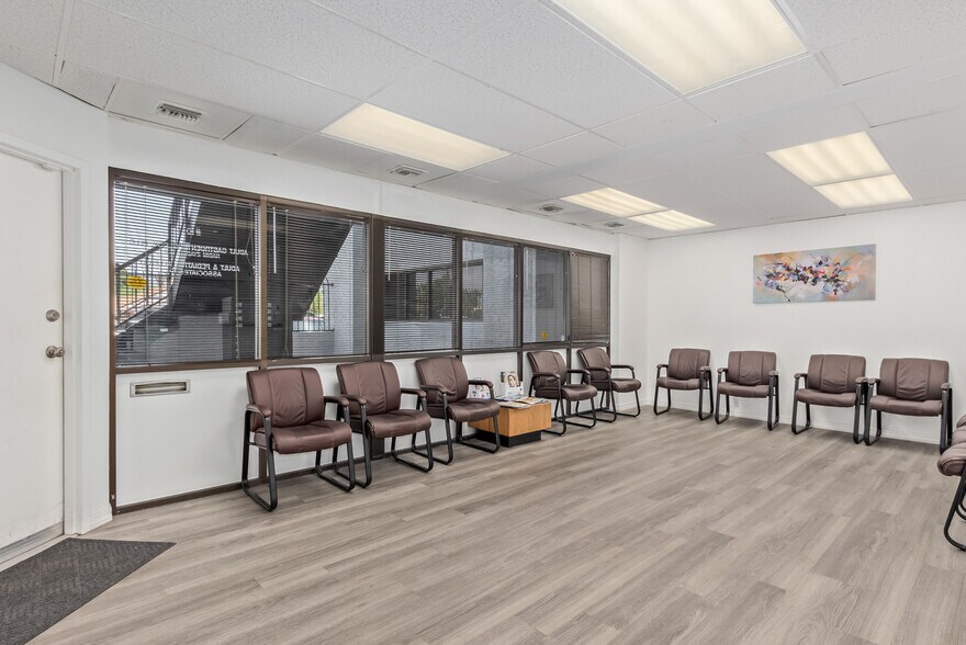 More Photos Of 5815 N Black Canyon Hwy, Phoenix Medical For Lease