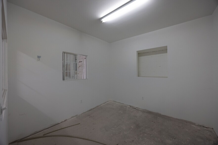 More Photos Of 326-330 W 58th St, Los Angeles Warehouse For Sale