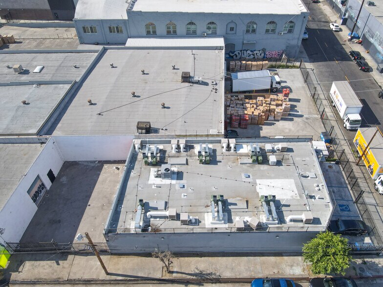 More Photos Of 1100 E 14th Pl, Los Angeles Warehouse For Lease