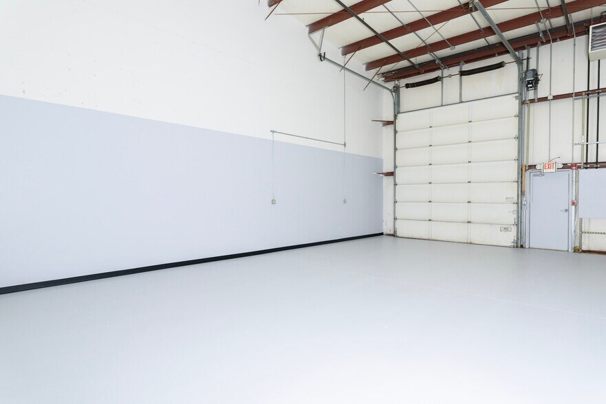 More Photos Of 95 Ledge Rd, Seabrook Service For Lease