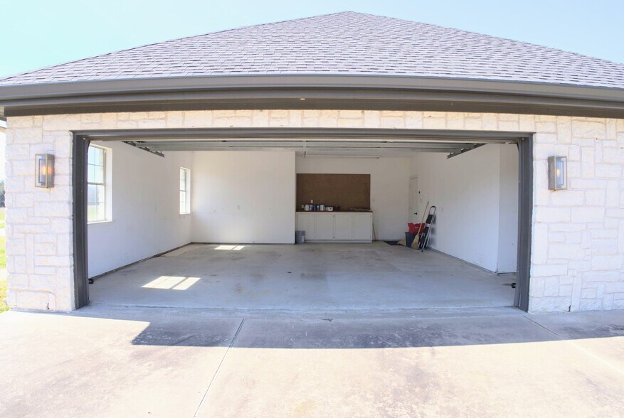 More Photos Of 2982 FM 2935, Brenham Flex For Sale