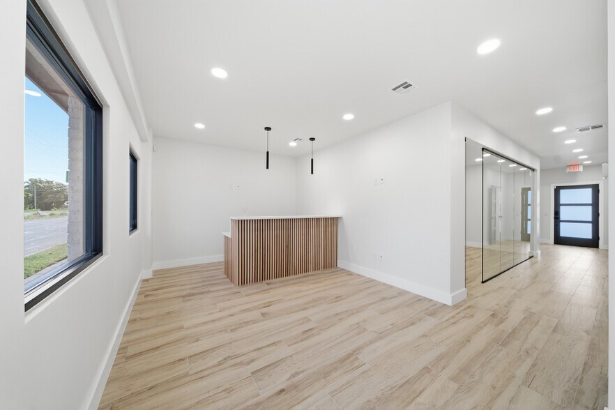 More Photos Of 1420 Linwood Blvd, Oklahoma City Office For Sale