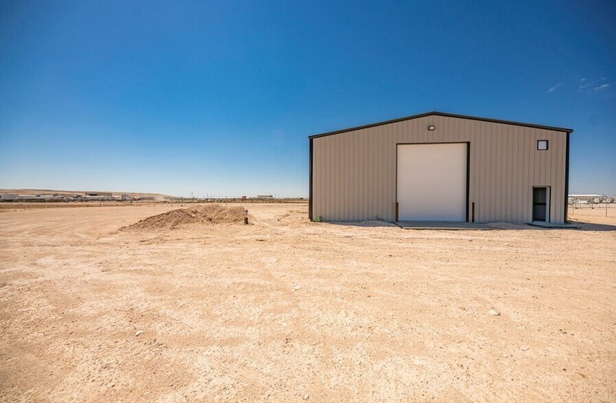 More Photos Of 14050 W Silver Fox Trl, Odessa Warehouse For Lease