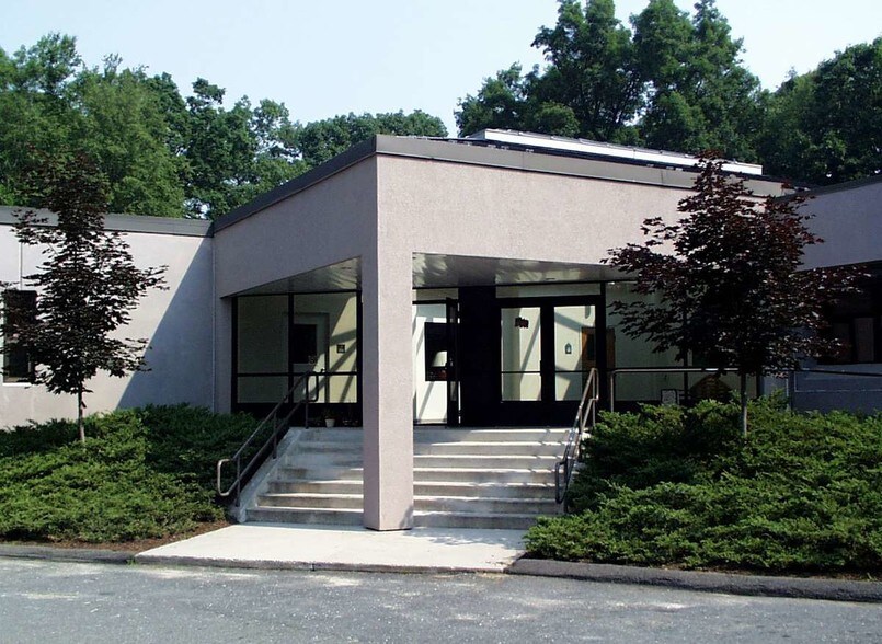 More Photos Of 984 Southford Rd, Middlebury Office For Lease