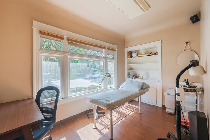 More Photos Of 146 E Walnut Ave, Monrovia Medical For Sale