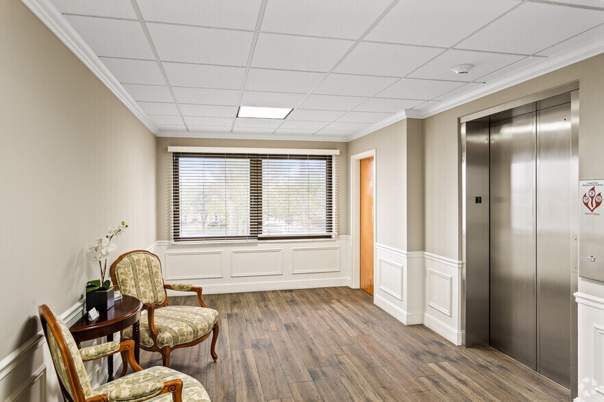 More Photos Of 3601 SE Ocean Blvd, Stuart Office For Sale