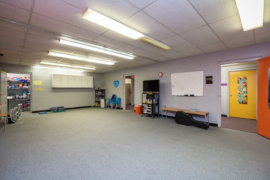 More Photos Of 733 Country Club Dr, Xenia Religious Facility For Sale