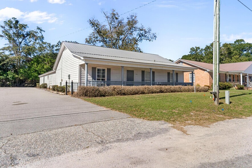 More Photos Of 450 North St, Bamberg Medical For Sale