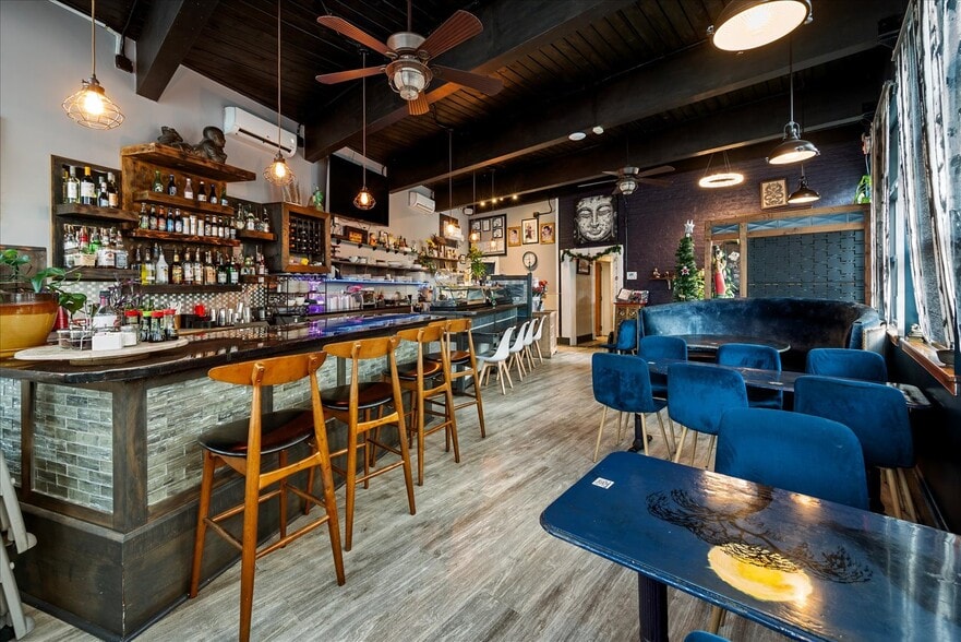 More Photos Of 207 N Kent St, Winchester General Retail For Sale