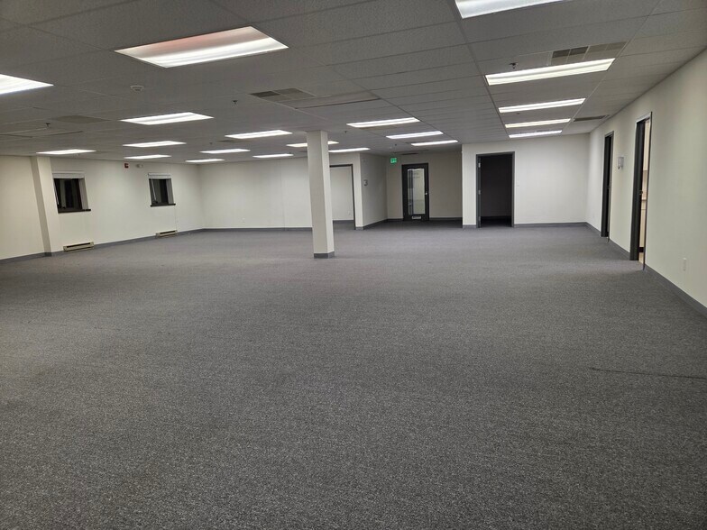 More Photos Of 500 W Cummings Park, Woburn Office For Lease
