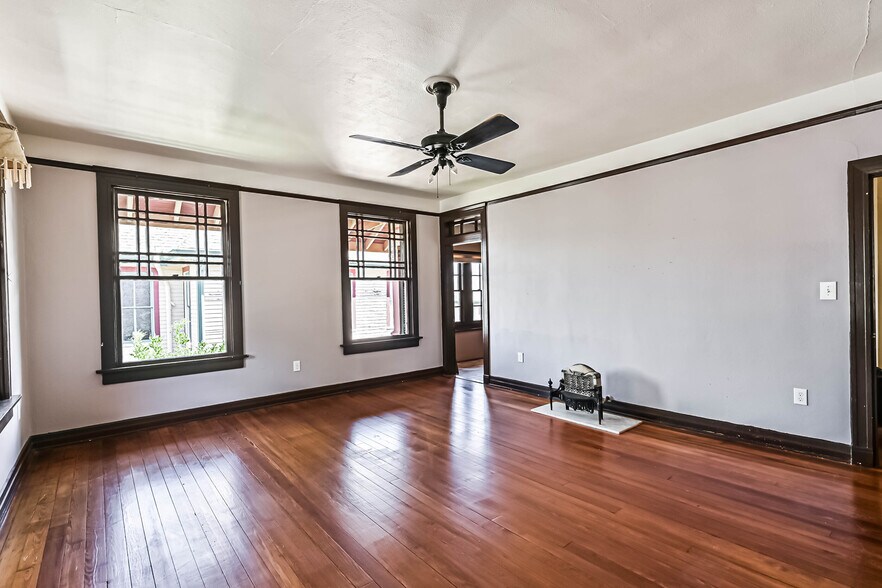 More Photos Of 2911 Broadway St, Galveston Office For Sale
