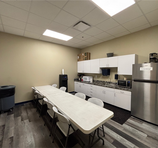 More Photos Of 33 Acme Way, Wilmington Distribution For Lease