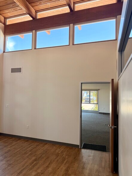 More Photos Of 110 W Escalones, San Clemente Loft Creative Space For Lease