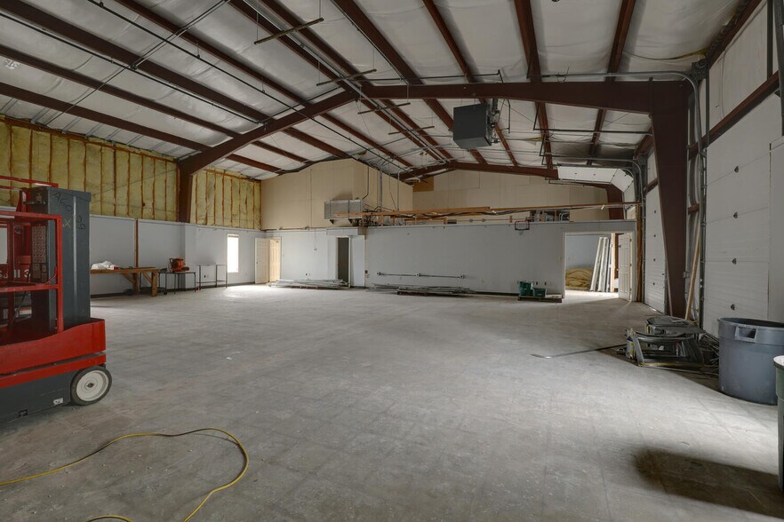More Photos Of 2414 W Schneidman Dr, Quincy Industrial For Lease