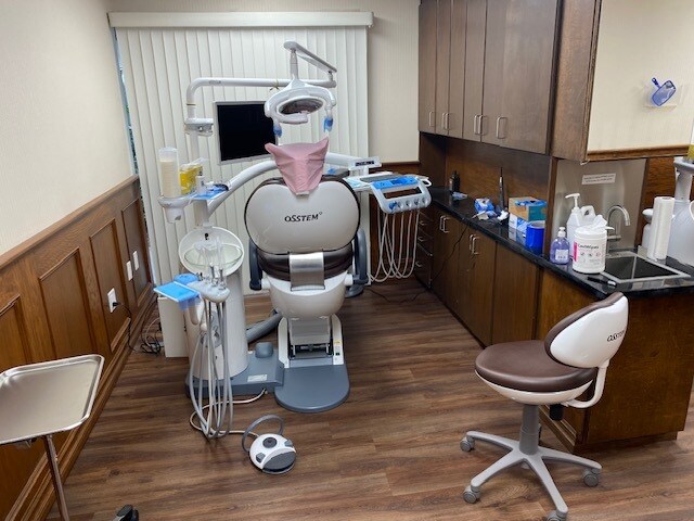 More Photos Of 5995-5997 Brockton Ave, Riverside Medical For Sale
