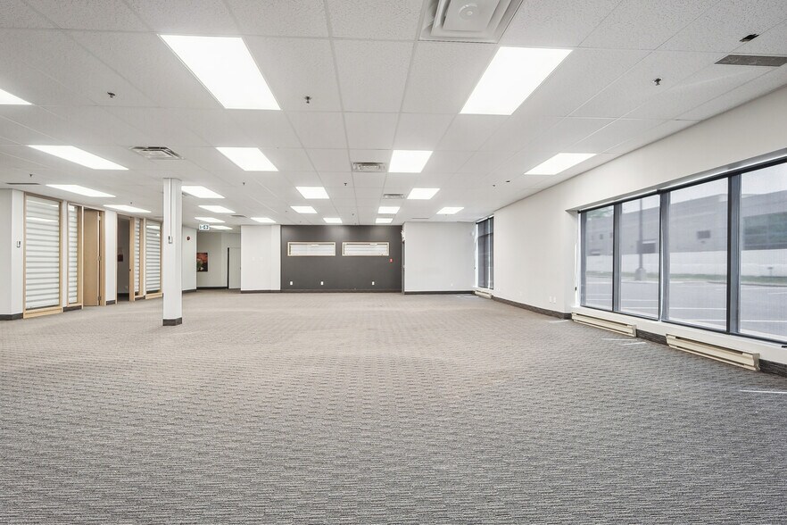 More Photos Of 1205 Rue Ampère, Boucherville Office For Sale