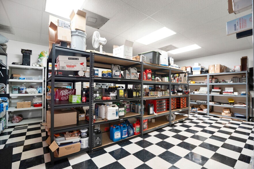 More Photos Of 2350 Us-17-92, Longwood Showroom For Sale