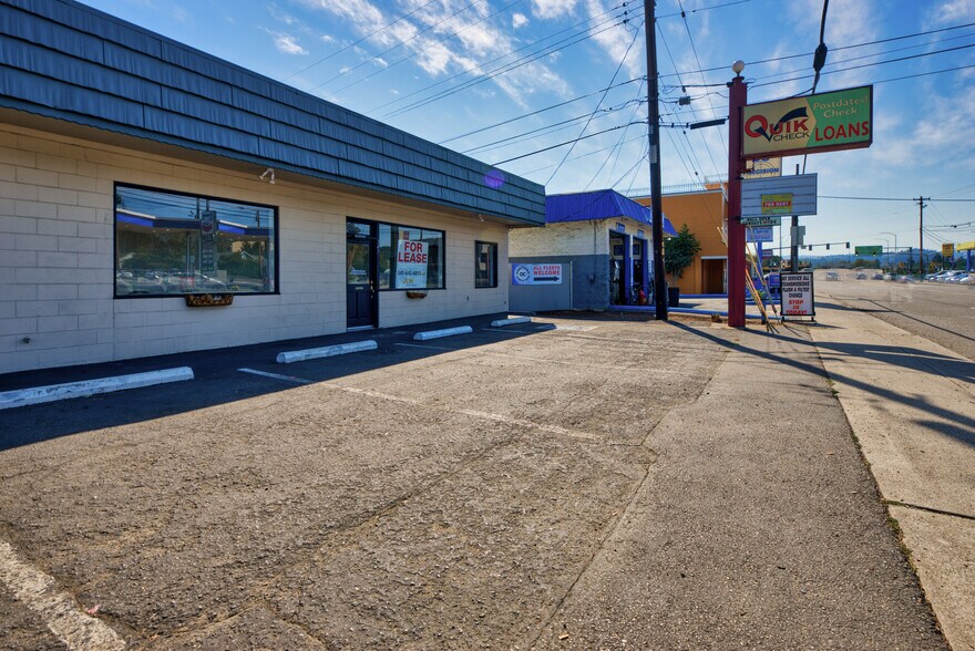 More Photos Of 347 NW Garden Valley Blvd, Roseburg Office For Lease