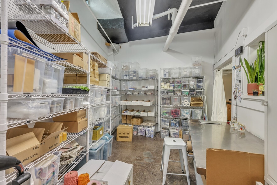 More Photos Of 3516 Fremont Pl N, Seattle General Retail For Lease