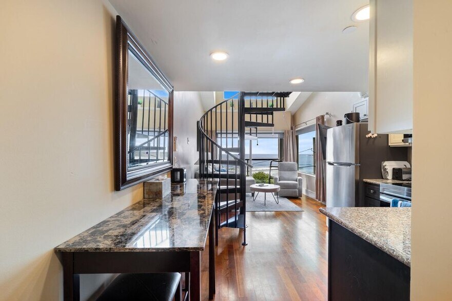 More Photos Of 1505 Pacific Ave NW, Oceanside Hotel For Sale