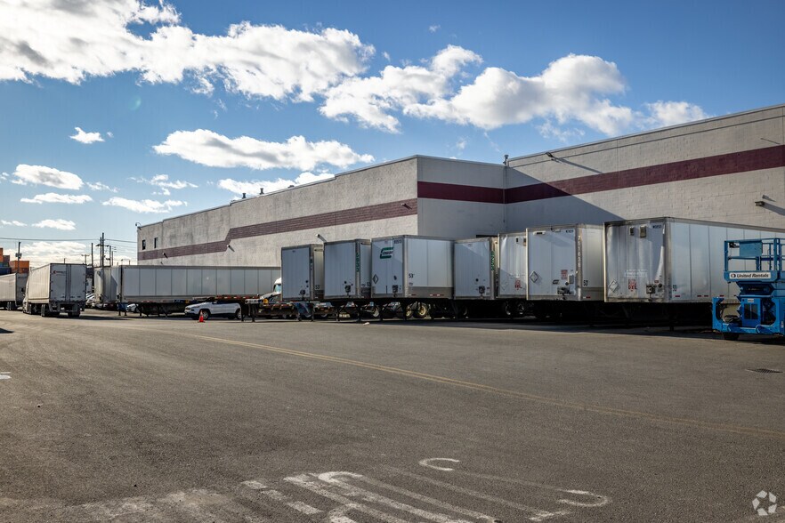 More Photos Of 201 Bay Ave, Elizabeth Warehouse For Lease