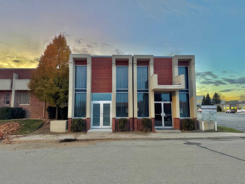More Photos Of 1411 6th Ave, Grafton Showroom For Sale