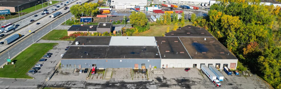 More Photos Of 3435 Boul Pitfield, Montréal Warehouse For Lease