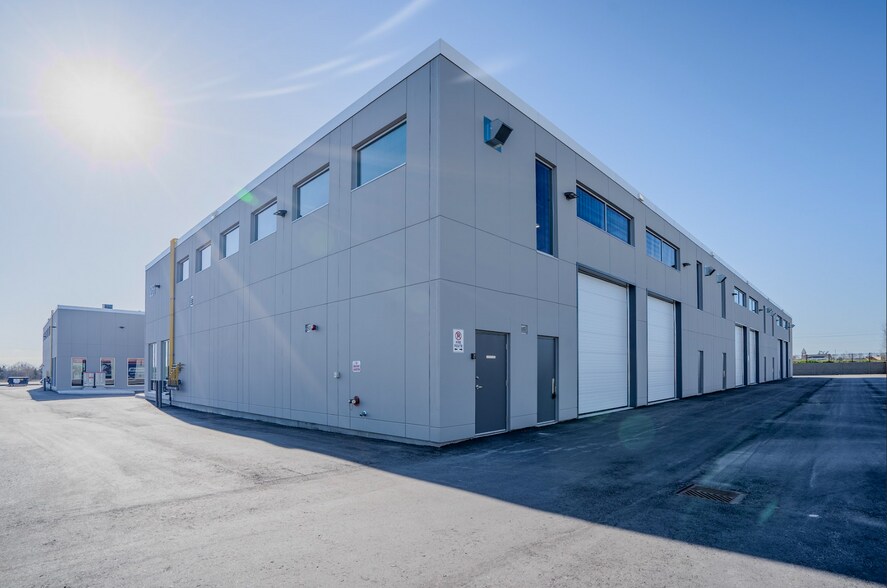 More Photos Of 241 King St, Barrie Industrial For Lease