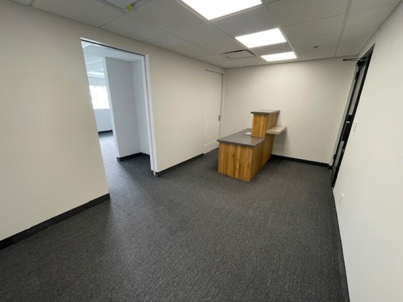 More Photos Of 66-00 Long Island Expy, Maspeth Office For Lease
