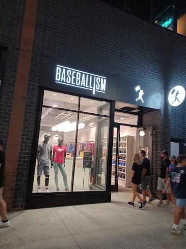 More Photos Of 1025 Addison St, Chicago Apartments For Lease