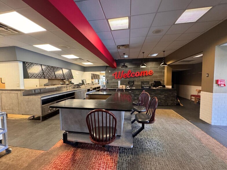 More Photos Of 4765 Montgomery Rd, Cincinnati Restaurant For Sale