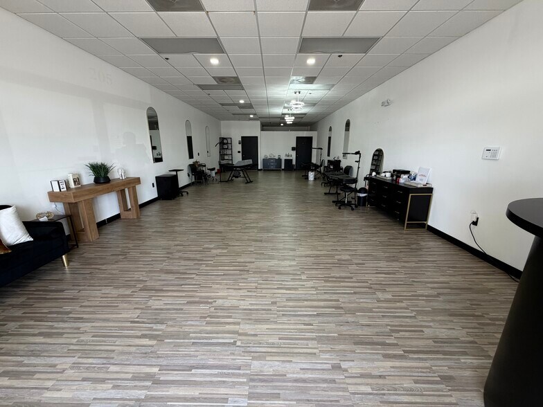 More Photos Of 28441 S Tamiami Trl, Bonita Springs General Retail For Lease