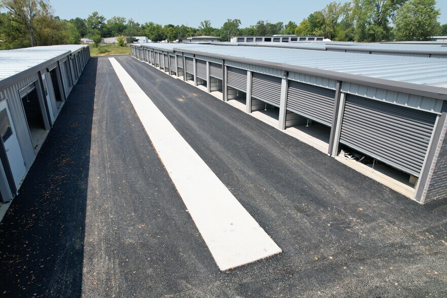 More Photos Of 711 Nicholas St, Elizabethtown Self Storage For Sale