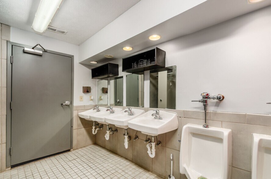 More Photos Of 191 E 15th Ave, Columbus Lodge Meeting Hall For Lease