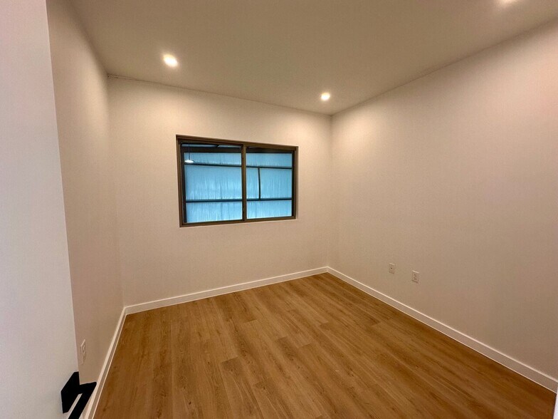 More Photos Of 10100 Darden Hill Rd, Austin Light Distribution For Sale