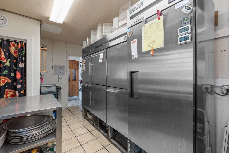 More Photos Of 3172 N Riverside Dr, Saukville General Retail For Lease