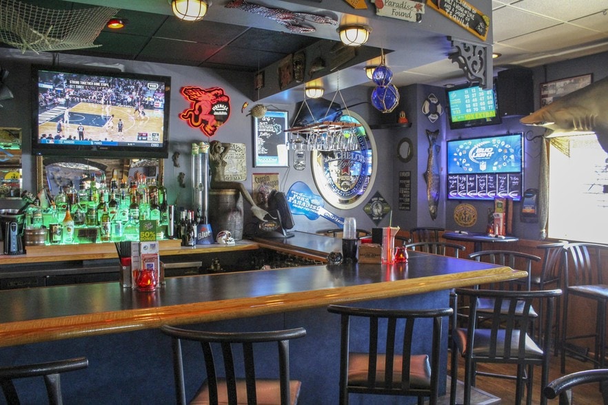More Photos Of 6558 Lake Shore Rd, Derby Restaurant For Sale
