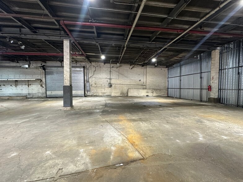 More Photos Of 656 Montauk Ave, Brooklyn Warehouse For Lease