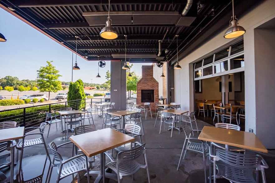 More Photos Of 700 Haywood Rd, Greenville General Retail For Lease