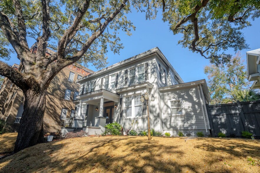 More Photos Of 306 E Victory Dr, Savannah Apartments For Sale