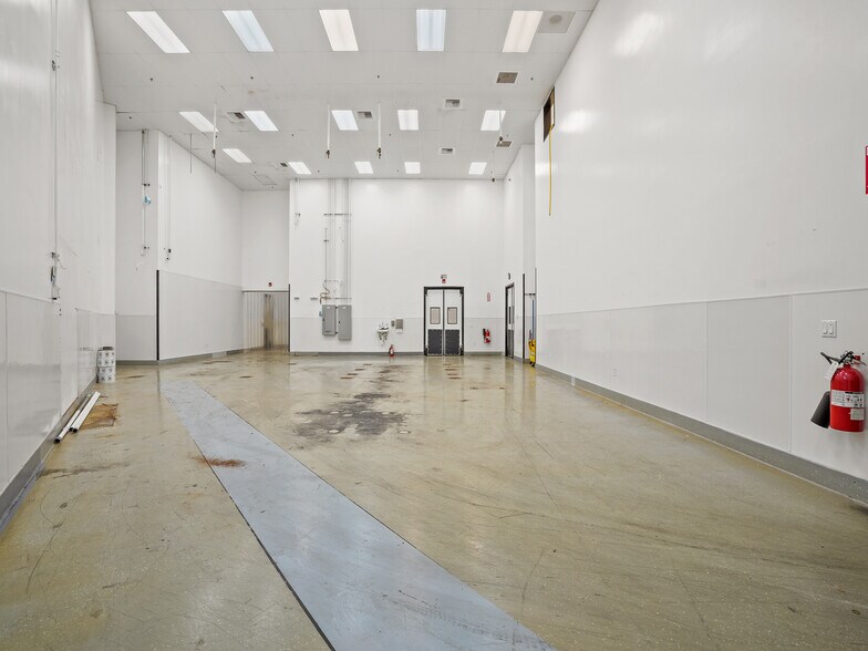More Photos Of 1950 Walker St, La Verne Distribution For Sale