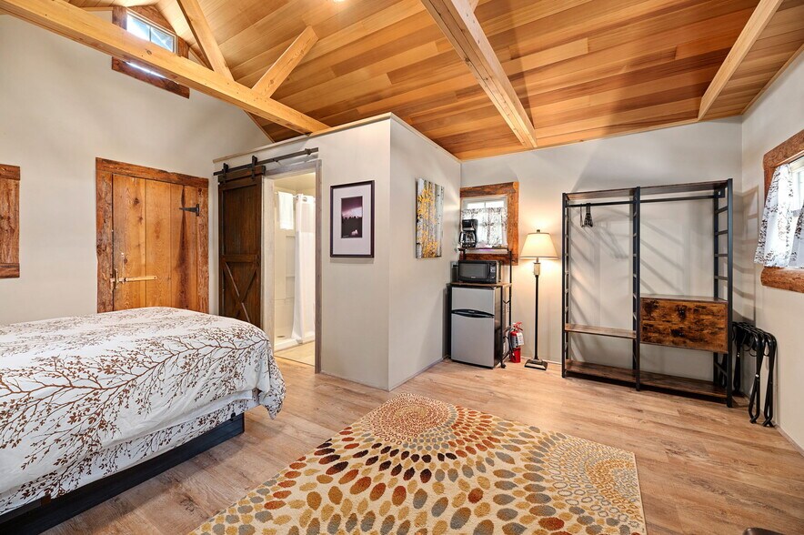 More Photos Of 10888 Rimrock Pl, Spearfish Hotel For Sale