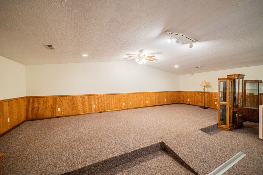 More Photos Of 6641 US Highway 62 W, Kuttawa Flex For Sale