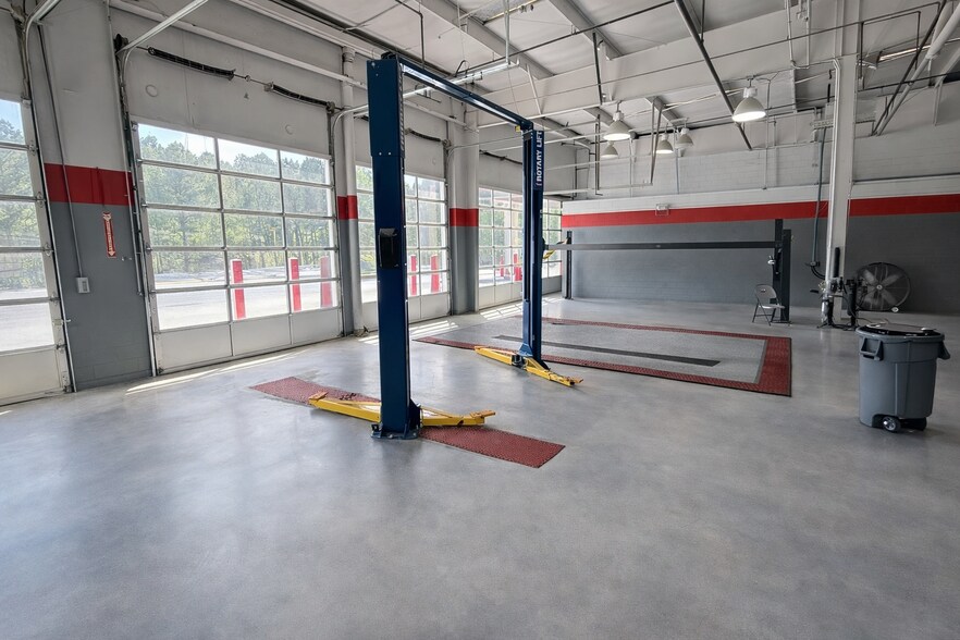 More Photos Of 4310 Jonesboro Rd, Union City Auto Repair For Lease