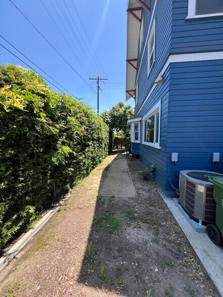 More Photos Of 1327 W 35th St, Los Angeles Apartments For Sale