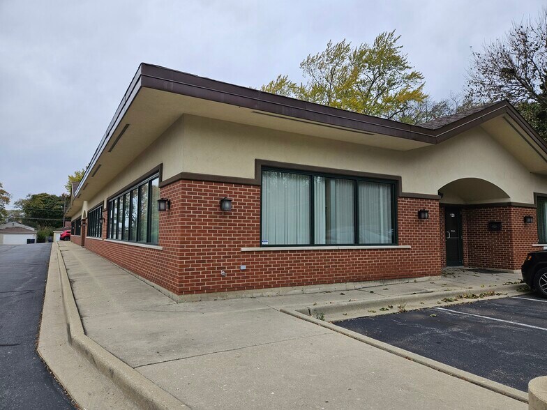 More Photos Of 932 N Wright St, Naperville Office For Lease