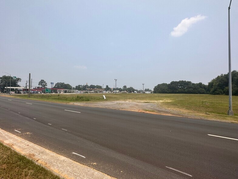 More Photos Of 200 General Courtney Hodges Blvd, Perry Land For Sale