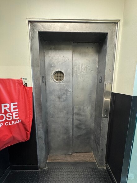 More Photos Of 412 Eighth Ave, New York Loft Creative Space For Lease